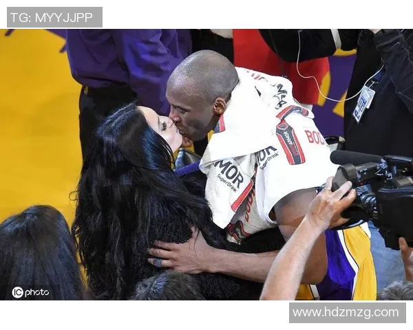 NBA篮球情侣的甜蜜瞬间与赛场激情交织的浪漫故事